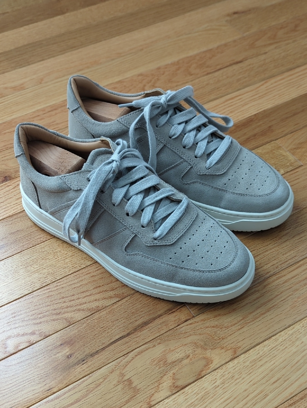 Greats - Ironside Low - Suede Sneaker in Light Gray